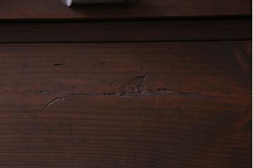 リメイク家具　松材　パタパタ扉　アイアンの質感がお洒落な雰囲気与える収納棚(4段タイプ)(鉄脚、下駄箱、戸棚)
