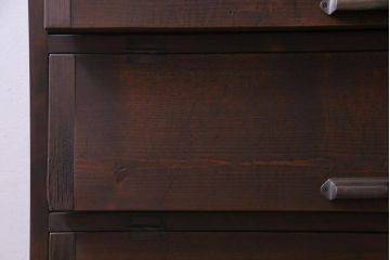 リメイク家具　前面松材　古材の風合いが味わい深いパタパタ扉の脚付き収納棚(4段タイプ)(戸棚、下駄箱)