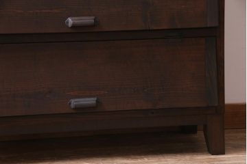リメイク家具　前面松材　古材の風合いが味わい深いパタパタ扉の脚付き収納棚(4段タイプ)(戸棚、下駄箱)