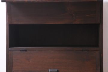 リメイク家具　前面松材　古材の風合いが味わい深いパタパタ扉の脚付き収納棚(4段タイプ)(戸棚、下駄箱)
