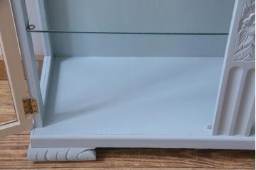 イギリスアンティーク　ペイント家具　淡いカラーがロマンチックなかわいらしいキャビネット(飾り棚、収納棚)