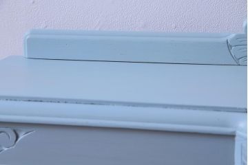 イギリスアンティーク　ペイント家具　淡いカラーがロマンチックなかわいらしいキャビネット(飾り棚、収納棚)