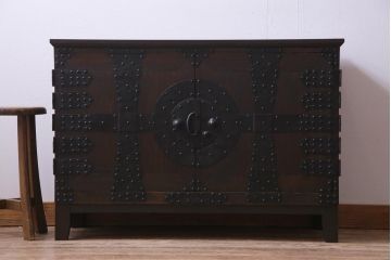 アンティーク家具　和製アンティーク　観音開き戸　和の雰囲気を盛り上げる当店リメイクの脚付き箪笥ローボード(テレビボード)