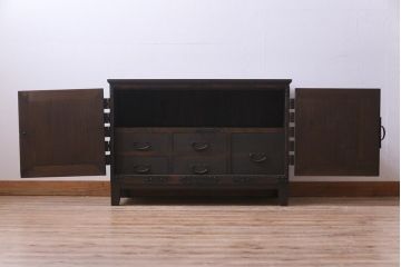 アンティーク家具　和製アンティーク　観音開き戸　和の雰囲気を盛り上げる当店リメイクの脚付き箪笥ローボード(テレビボード)