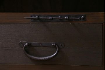 アンティーク家具　和製アンティーク　観音開き戸　和の雰囲気を盛り上げる当店リメイクの脚付き箪笥ローボード(テレビボード)