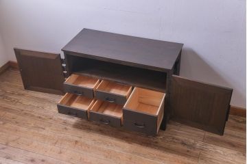アンティーク家具　和製アンティーク　観音開き戸　和の雰囲気を盛り上げる当店リメイクの脚付き箪笥ローボード(テレビボード)