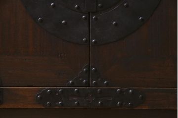 アンティーク家具　和製アンティーク　観音開き戸　和の雰囲気を盛り上げる当店リメイクの脚付き箪笥ローボード(テレビボード)