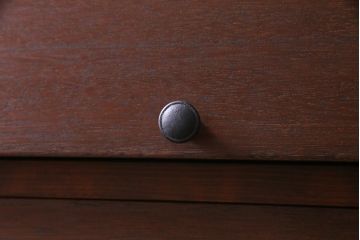 アンティーク家具　リメイク品　明治期　古材が味わい深いパタパタ扉の脚付き収納棚(戸棚、下駄箱、キャビネット)
