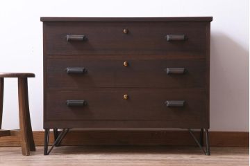 アンティーク家具　和製アンティーク　昭和期　深みのある木色が味わい深い脚付箪笥ローボード(ローチェスト、引き出し、時代箪笥)