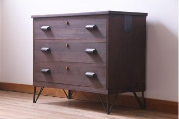 アンティーク家具　和製アンティーク　昭和期　深みのある木色が味わい深い脚付箪笥ローボード(ローチェスト、引き出し、時代箪笥)