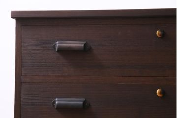 アンティーク家具　和製アンティーク　昭和期　深みのある木色が味わい深い脚付箪笥ローボード(ローチェスト、引き出し、時代箪笥)