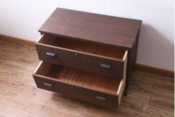 レトロ家具　和製アンティーク　昭和期　シンプルなデザインが使いやすいレトロな脚付箪笥ローボード(ローチェスト、引き出し、時代箪笥)