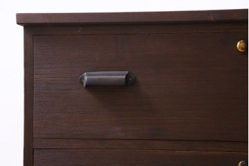 レトロ家具　和製アンティーク　昭和期　シンプルなデザインが使いやすいレトロな脚付箪笥ローボード(ローチェスト、引き出し、時代箪笥)