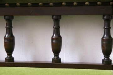アンティーク家具　イギリスアンティーク　ウォールナット　重厚感と高級感漂うシェーズロング(ソファ)