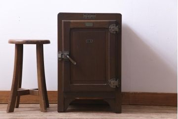 レトロ家具　和製アンティーク　レトロな雰囲気満点の木製冷蔵庫(収納棚、ディスプレイ)