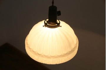 和製アンティーク　陽刻ガラス　幾何学的なデザインのペンダントライト(電笠、天井照明、吊り下げ照明)