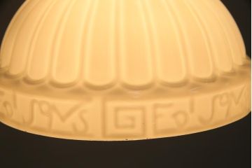 和製アンティーク　陽刻ガラス　幾何学的なデザインのペンダントライト(電笠、天井照明、吊り下げ照明)