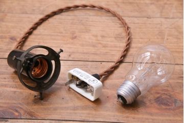 和製アンティーク　陽刻ガラス　幾何学的なデザインのペンダントライト(電笠、天井照明、吊り下げ照明)
