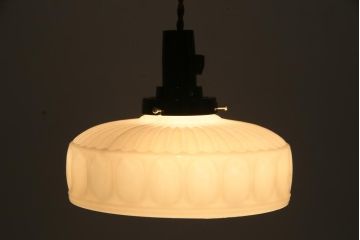 戦前　レトロ　へこんだデザインが個性的なペンダントライト(電笠、天井照明、吊り下げ照明)
