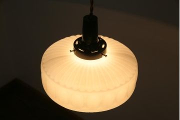 戦前　レトロ　へこんだデザインが個性的なペンダントライト(電笠、天井照明、吊り下げ照明)