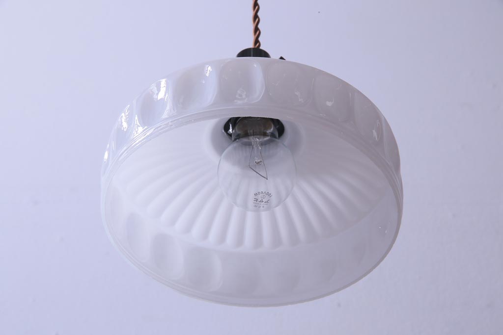 戦前　レトロ　へこんだデザインが個性的なペンダントライト(電笠、天井照明、吊り下げ照明)