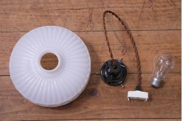 戦前　レトロ　へこんだデザインが個性的なペンダントライト(電笠、天井照明、吊り下げ照明)