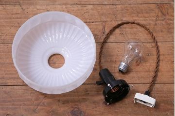 戦前　レトロ　へこんだデザインが個性的なペンダントライト(電笠、天井照明、吊り下げ照明)