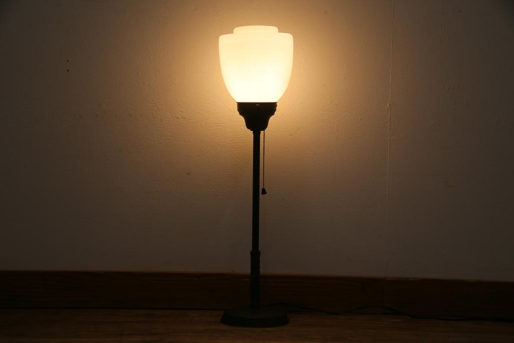 和製アンティーク　銅製支柱のシンプルなスタンドライト(照明)