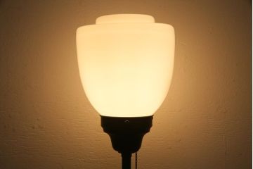 和製アンティーク　銅製支柱のシンプルなスタンドライト(照明)