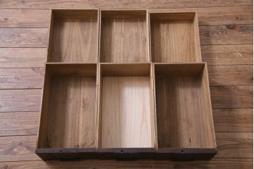 アンティーク家具　和製アンティーク　前面欅材　極太の框と珍しい金具が重厚感漂う二本松帳場箪笥(収納棚、戸棚、時代箪笥、二本松箪笥)