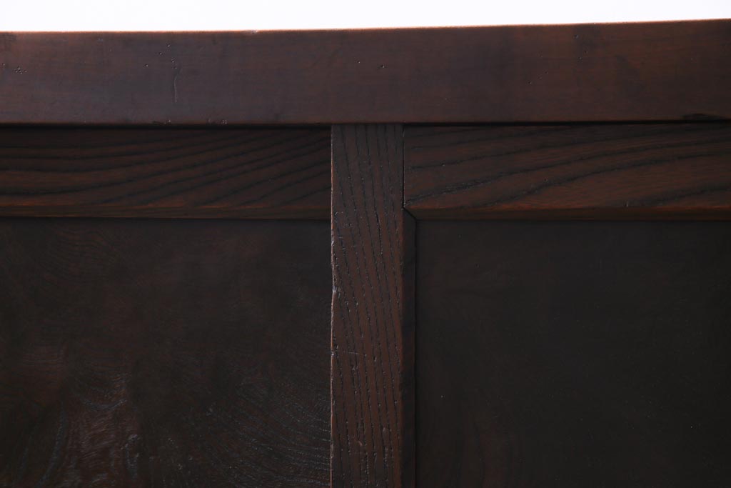 アンティーク家具　和製アンティーク　前面欅材　極太の框と珍しい金具が重厚感漂う二本松帳場箪笥(収納棚、戸棚、時代箪笥、二本松箪笥)