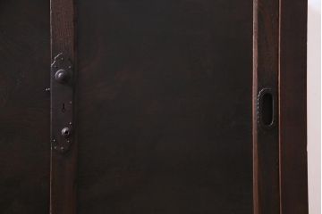 アンティーク家具　和製アンティーク　前面欅材　極太の框と珍しい金具が重厚感漂う二本松帳場箪笥(収納棚、戸棚、時代箪笥、二本松箪笥)