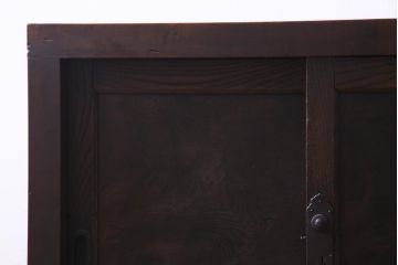 アンティーク家具　和製アンティーク　前面欅材　極太の框と珍しい金具が重厚感漂う二本松帳場箪笥(収納棚、戸棚、時代箪笥、二本松箪笥)