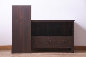 レトロ家具　和製アンティーク　レトロでかわいらしいガラスがポイントのリメイク戸棚(ローボード)