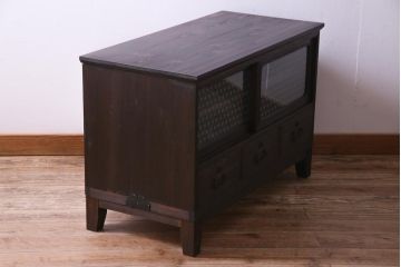 レトロ家具　和製アンティーク　レトロでかわいらしいガラスがポイントのリメイク戸棚(ローボード)