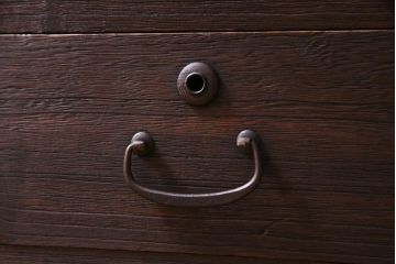 レトロ家具　和製アンティーク　レトロでかわいらしいガラスがポイントのリメイク戸棚(ローボード)