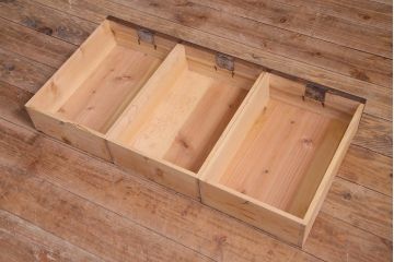 レトロ家具　和製アンティーク　レトロでかわいらしいガラスがポイントのリメイク戸棚(ローボード)