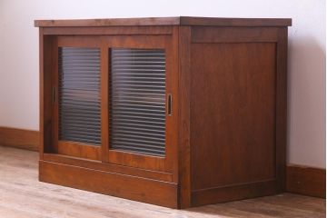 レトロ家具　昭和レトロ　モールガラス入り!　シンプルなデザインの小振りなローボード(収納棚、戸棚)
