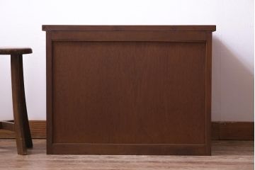 レトロ家具　昭和レトロ　モールガラス入り!　シンプルなデザインの小振りなローボード(収納棚、戸棚)