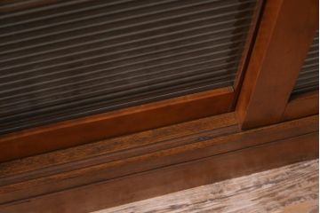 レトロ家具　昭和レトロ　モールガラス入り!　シンプルなデザインの小振りなローボード(収納棚、戸棚)