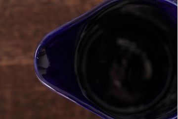 アンティーク雑貨　イギリスビンテージ　ELLGREAVE POTTERY(エルグリーブ・ポタリー)　濃い青色が目を引くジャグ(ピッチャー、水差し、洋食器)