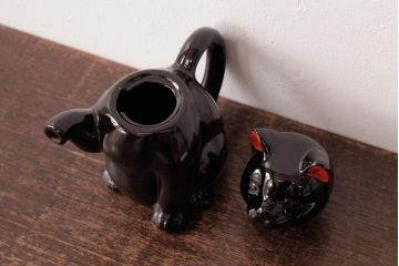 イギリス　ユニークで可愛らしい猫型ティーポット(茶器)
