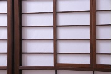 【商談品】昭和期　ガラス入り　小さな障子戸付きの雪見障子(猫間障子、引き戸、擦り上げ障子戸、擦上障子戸、建具)4枚組