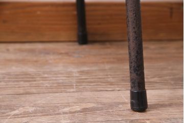 リメイク家具　古い鉄脚をリメイクした小振りなチェア(椅子、ダイニングチェア、ワークチェア)