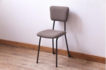リメイク家具　古い鉄脚をリメイクした小振りなチェア(椅子、ダイニングチェア、ワークチェア)