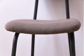リメイク家具　古い鉄脚をリメイクした小振りなチェア(椅子、ダイニングチェア、ワークチェア)