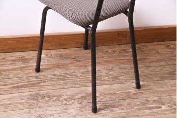 リメイク家具　古い鉄脚をリメイクした小振りなチェア(椅子、ダイニングチェア、ワークチェア)