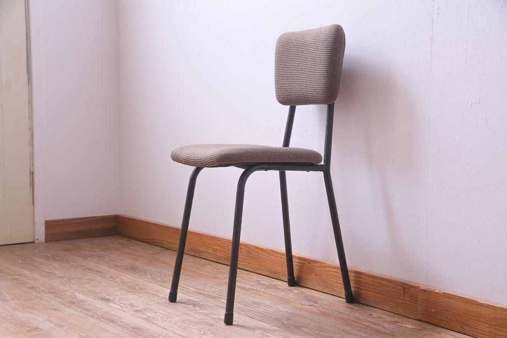 リメイク家具　古い鉄脚をリメイクした小振りなチェア(椅子、ダイニングチェア、ワークチェア)(1)