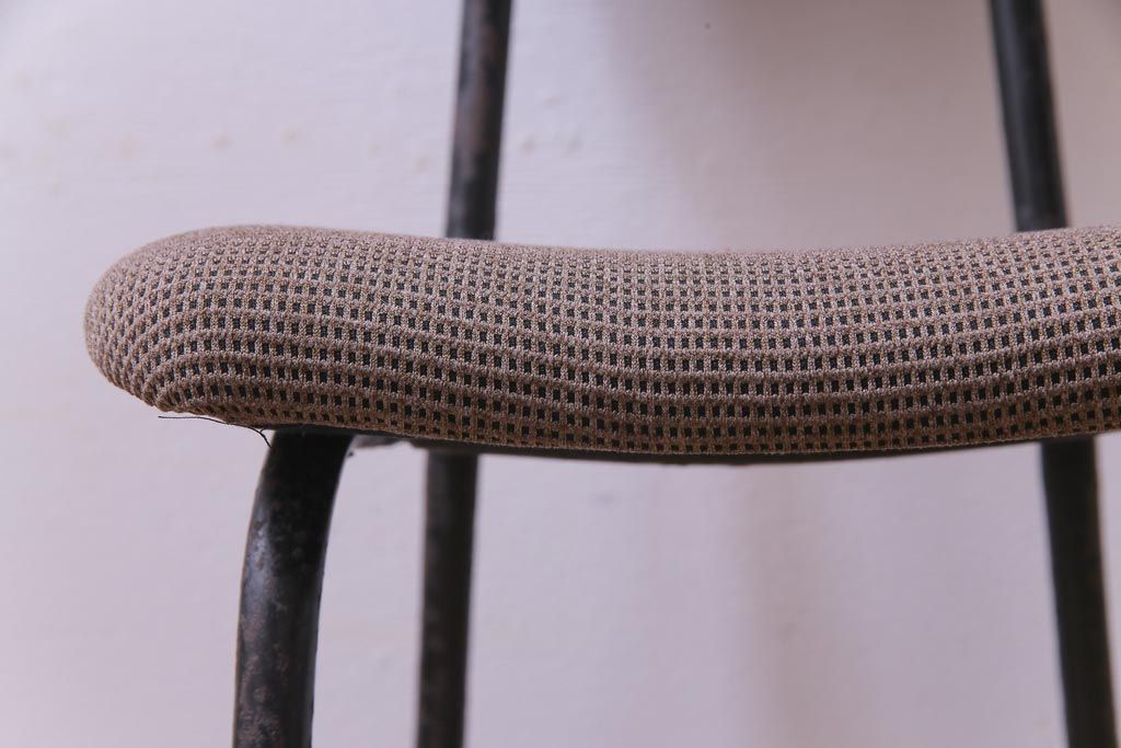 リメイク家具　古い鉄脚をリメイクした小振りなチェア(椅子、ダイニングチェア、ワークチェア)(3)