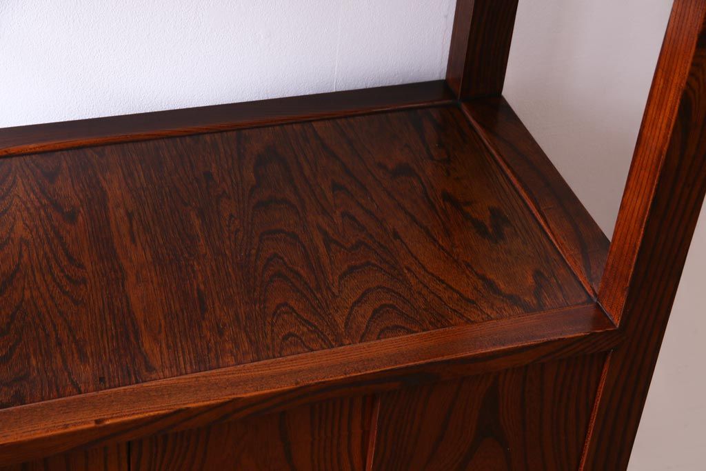 アンティーク家具　昭和期　ケヤキ材　迫力のある杢目が魅力的な朝鮮棚(飾り棚)